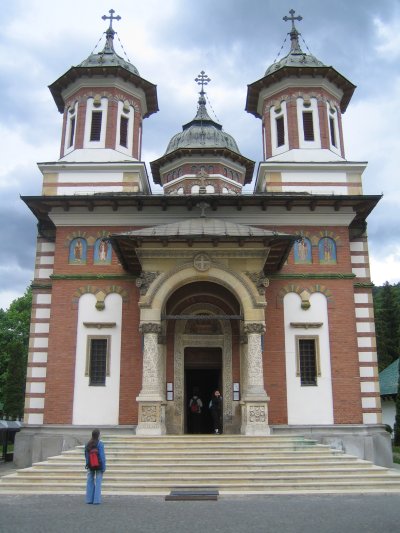 http://thbz.org/images/europe/roumanie2006/monastere-sinaia-eglise.jpg