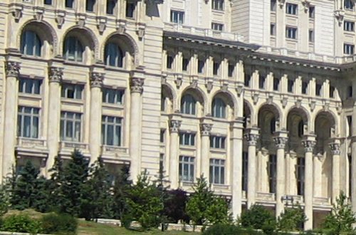http://thbz.org/images/europe/roumanie2006/palatul-parlamentui-detail.jpg