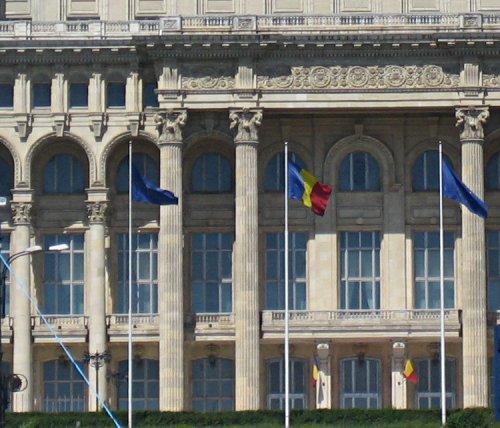 http://thbz.org/images/europe/roumanie2006/palatul-parlamentui-entree.jpg