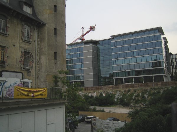 http://thbz.org/images/paris/13/paris-rive-gauche/frigos0.jpg