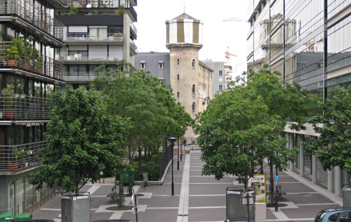 http://thbz.org/images/paris/13/paris-rive-gauche/frigos1.jpg